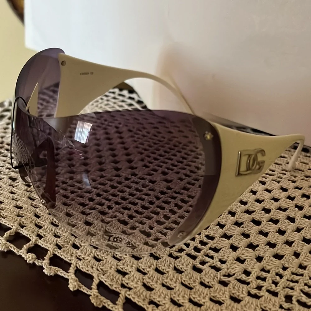 DG  Luxury Shield Sunglasses New - Picture 4 of 9